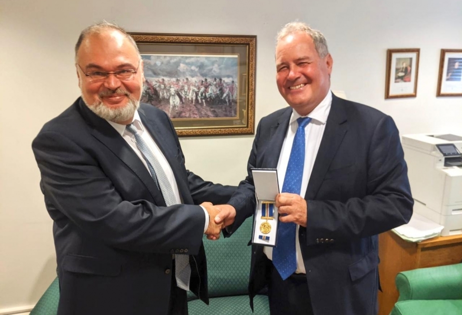 La médaille du jubilé des organes du service diplomatique remise à un parlementaire britannique
