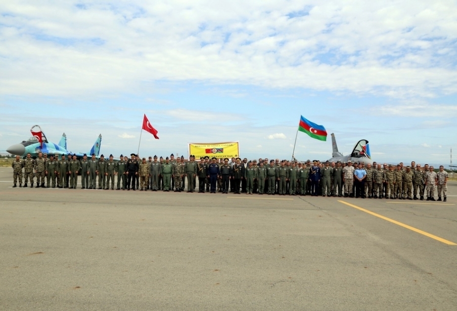 Azerbaijan`s defense minister meets with military personnel participating in “TurAz Qartali-2019” exercises