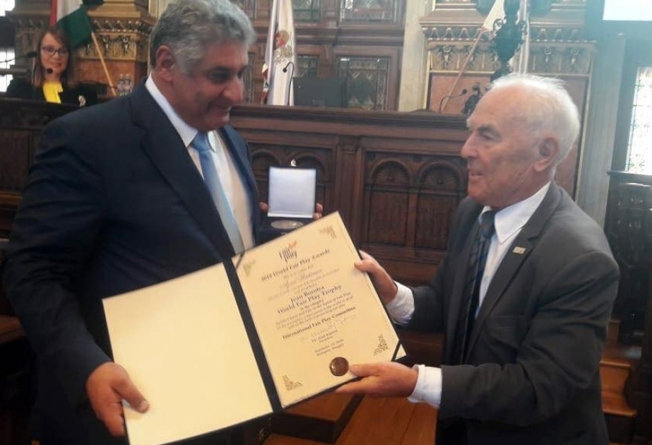 Jugend- und Sportminister Azad Rahimov mit Sonderpreis ausgezeichnet