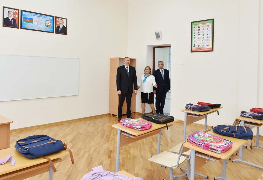 Le président Ilham Aliyev visite l’école secondaire №208 dans l’arrondissement de Sourakhany VIDEO