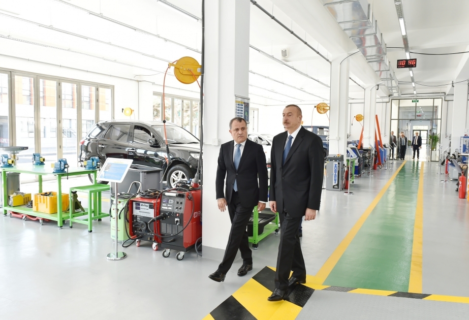 Ilham Aliyev asistió a la inauguración del Centro Estatal de Educación y Formación Profesional para la Industria y la Innovación de Bakú