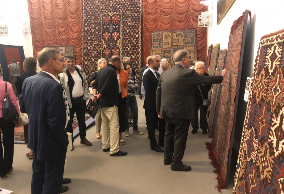 Ausstellung aserbaidschanischer Teppiche in Italien