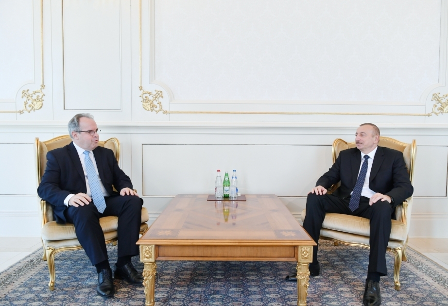 Ilham Aliyev recibe las credenciales del flamante embajador de Letonia en Azerbaiyán