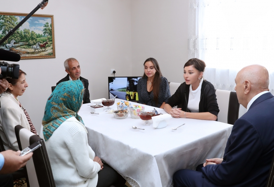Ismayili: Erste Vizepräsidentin Mehriban Aliyeva besucht im Dorf Diyalli an Stelle eines durch Erdbeben beschädigten Hauses gebautes Haus VIDEO
