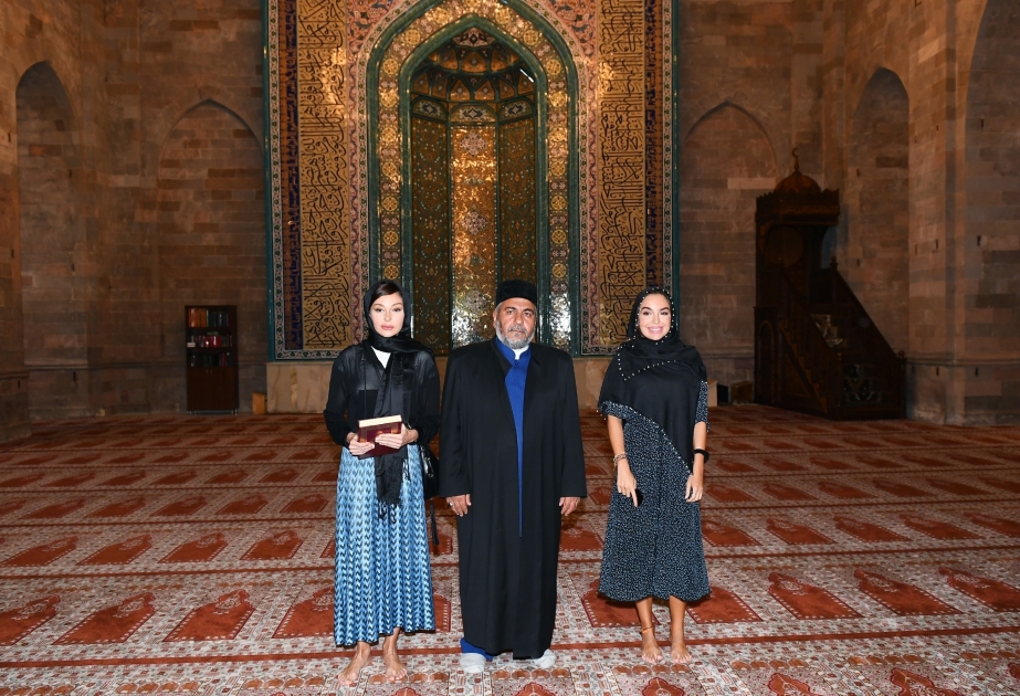 Primera vicepresidenta Mehriban Aliyeva visita la Mezquita
