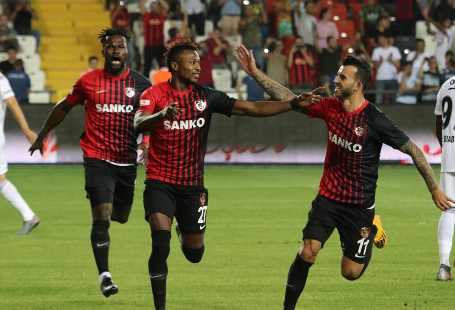"Beşiktaş"-"Qaziantep" qarşılaşması: beş qol və üç qırmızı vərəqə