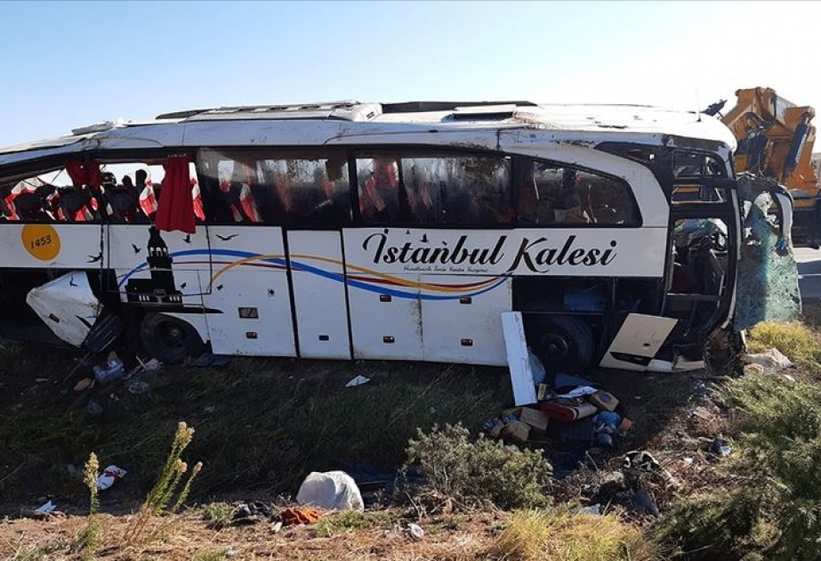 Türkiyədə sərnişin avtobusu aşıb