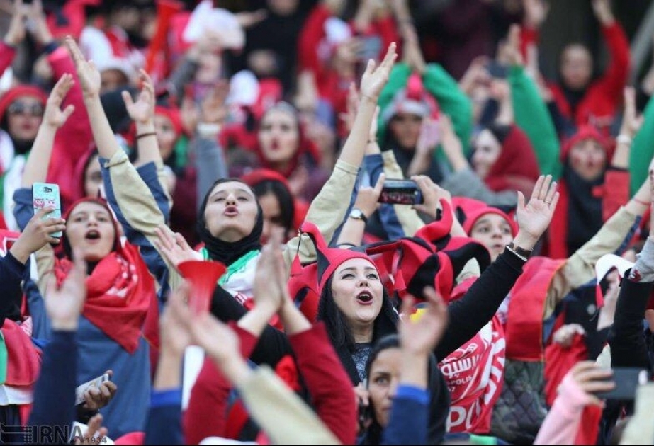 İranda qadınların stadionda futbol izləmələrinə icazə verilib
