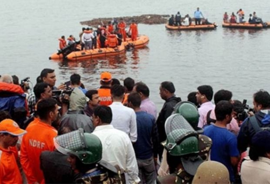 Hindistanda səyahət gəmisinin batması nəticəsində 11 nəfər ölüb