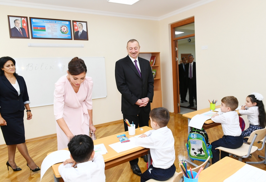 Präsident Ilham Aliyev weiht neues Lehrgebäude der Mittelschule Nr. 300 im Binagadi Rayon ein VIDEO