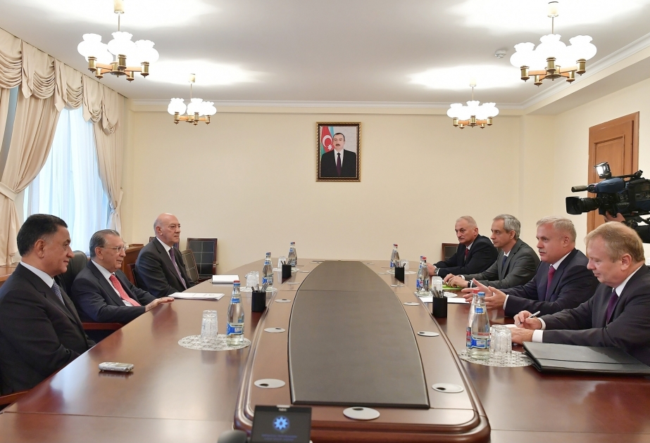 Jefe de la Administración Presidencial de Azerbaiyán se reúne con Stanislav Zas