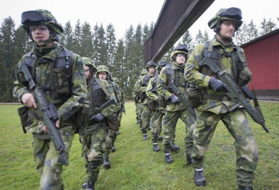 İsveç yenə də hərbi büdcəsini genişləndirir