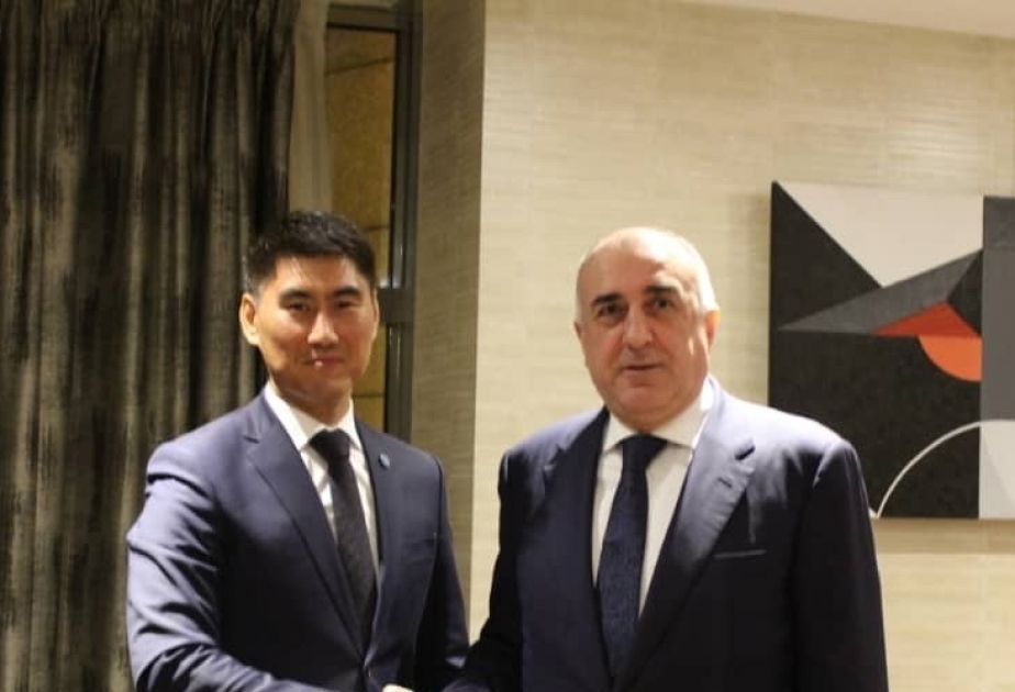 Canciller azerbaiyano se reúne con su homólogo kirguís