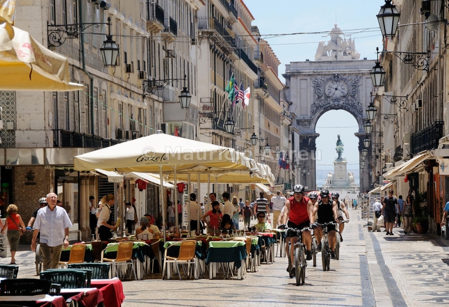 Лиссабон теряет местное население из-за роста жилья для туристов