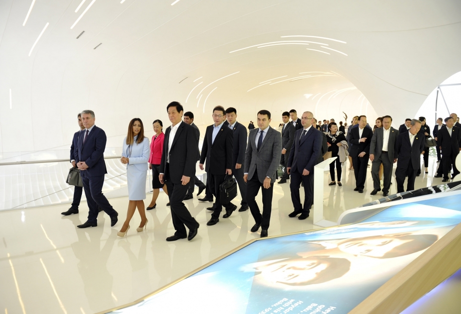Delegación china se familiarizó con el Centro “Haydar Aliyev”