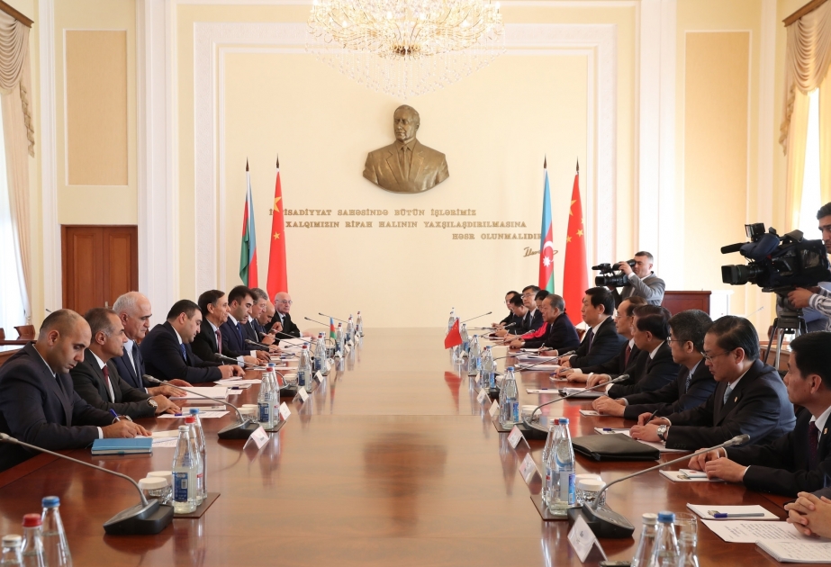 Премьер-министр Азербайджана встретился с делегацией во главе с председателем Постоянного комитета Всекитайского собрания народных представителей Ли Чжаньшу