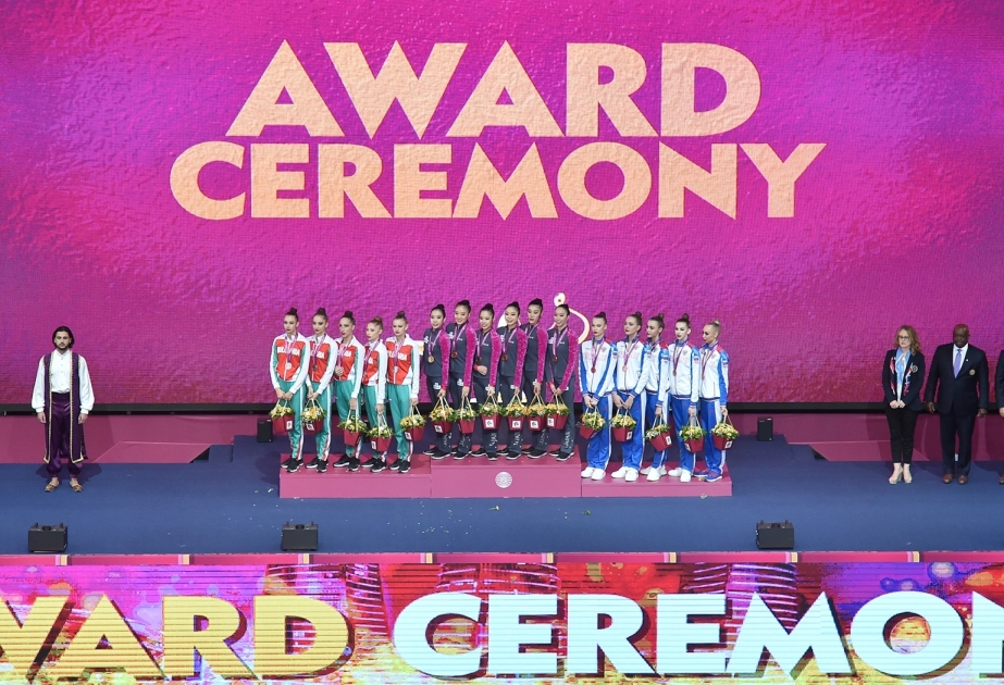 Ceremonia de entrega de premios a las ganadoras de los ejercicios de grupo