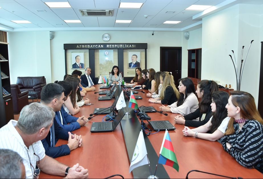 Elmin İnkişafı Fondunun icraçı direktoru kollektivə təqdim edilib