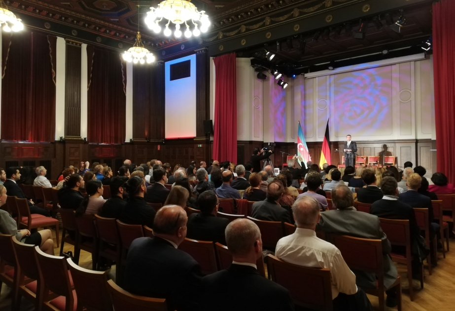 Berlində İmadəddin Nəsiminin 650 illiyi və UNESKO üzrə Azərbaycan Milli Komissiyasının 25 illiyi münasibətilə konsert keçirilib VİDEO