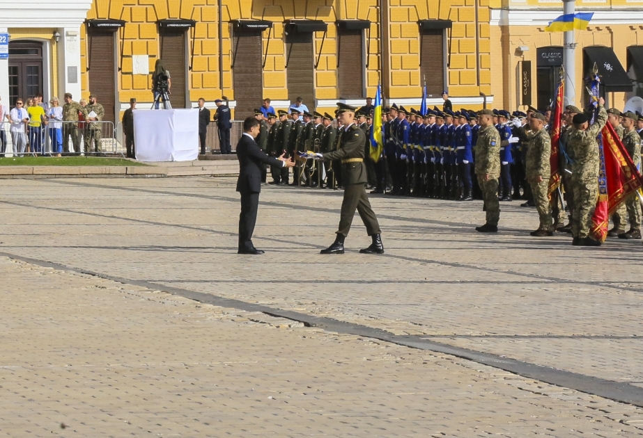 Ukrayna Prezidenti ona ölkənin müdafiə planını təkbaşına təsdiq etmək hüququ verən qanun imzalayıb