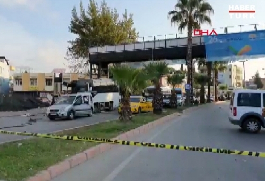 Türkiyədə polis avtobusuna hücum olub