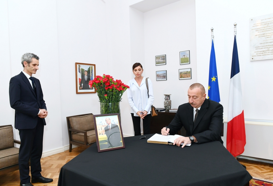 President Ilham Aliyev visited French embassy to offer condolences over death of former President Jacques Chirac VIDEO