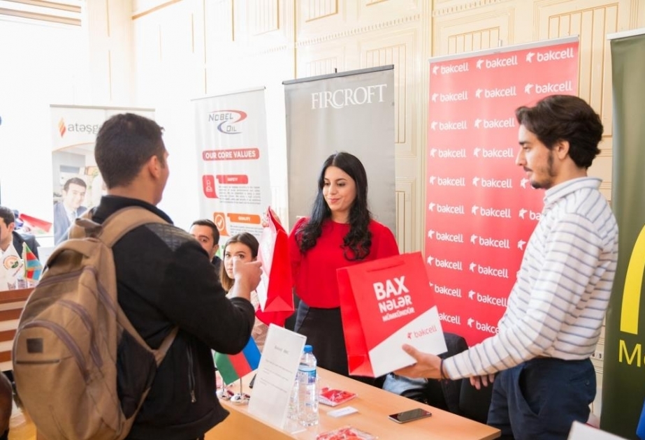 ®  Bakcell discusses career opportunities with students and graduates of BSU