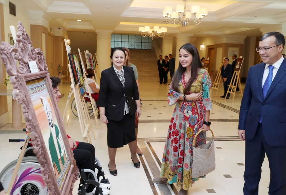 La vice-présidente de la Fondation Heydar Aliyev assiste à la présentation de l’entreprise théâtrale « Nassimi »