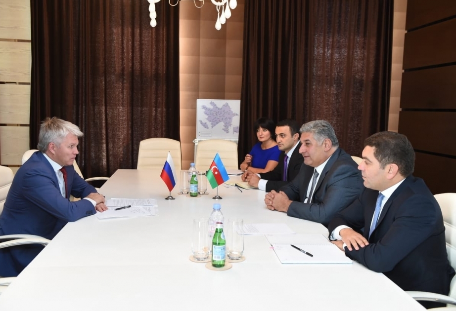 Ministro de Deportes y Juventud de Azerbaiyán se reúne con su homólogo ruso