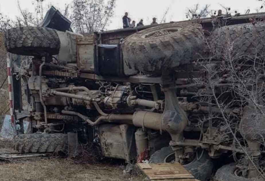 أربع شاحنات عسكرية تصطدم في أرمينيا