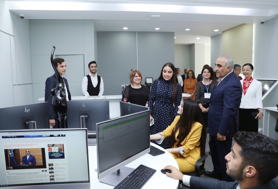 بدء دورات اللغة الصينية في جامعة الاقتصاد الأذربيجانية الحكومية
