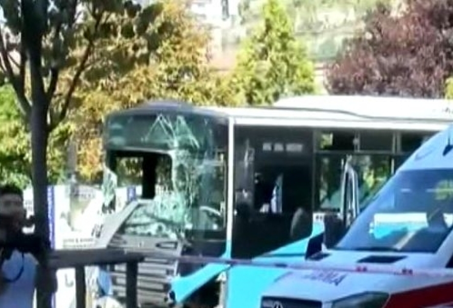 Ankarada sərnişin avtobusunun dayanacağa girməsi nəticəsində üç nəfər həlak olub