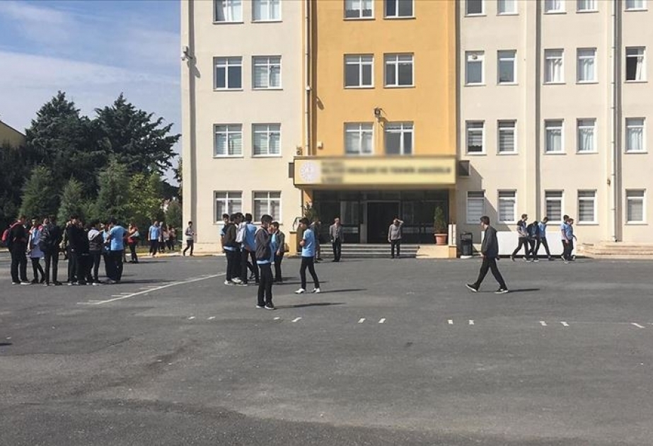 İstanbulda baş vermiş zəlzələdə zərər görmüş 29 məktəb binası bağlanıb