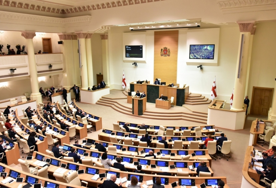 Gürcüstan parlamentində müxalifətçi deputatlar arasında qalmaqal yaşanıb