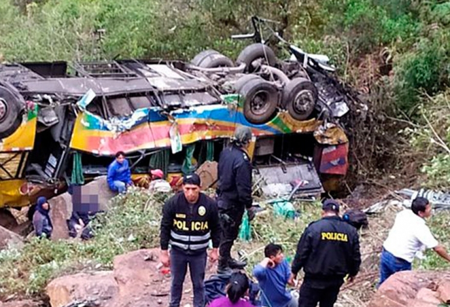 Peruda baş vermiş yol-nəqliyyat qəzasında 23 nəfər ölüb, 30 yaralı var