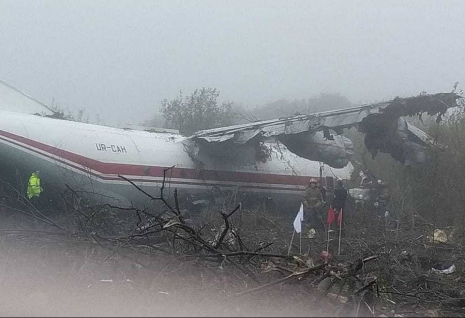 An-12 təyyarəsinin Lvov yaxınlığında qəza enişi zamanı üç nəfər həlak olub
