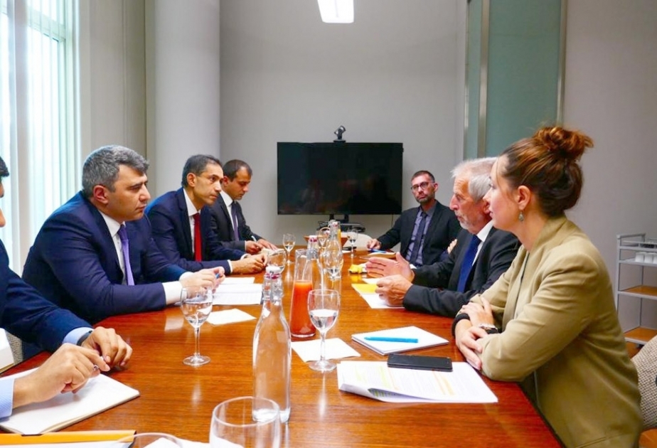 Ministro de Agricultura de Azerbaiyán se reúne con el Vicepresidente y Alcalde de Burdeos