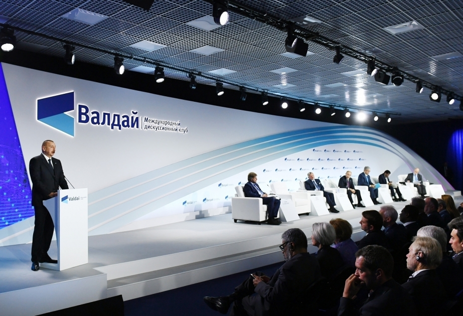 Plenartagung der 16. jährlichen Sitzung des Internationalen Diskussionsklubs “Waldai“ Aserbaidschans Präsident Ilham Aliyev nimmt an Sitzung teil VIDEO