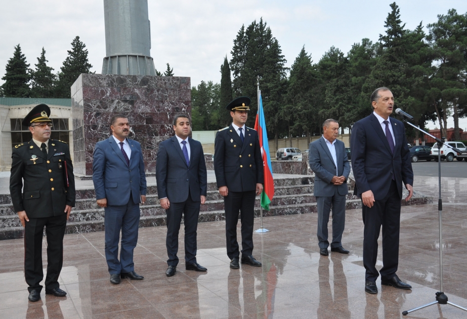 Gənclər böyük ruh yüksəkliyi ilə hərbi xidmətə yola düşürlər