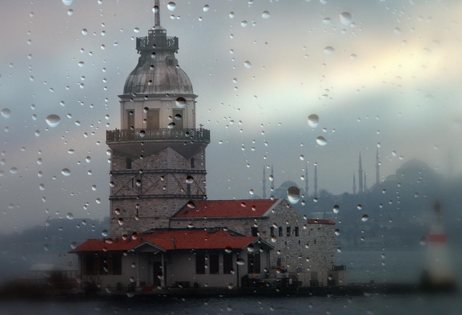 İstanbulda yağan leysan yağışlar və əsən güclü külək fəsadlar törədib