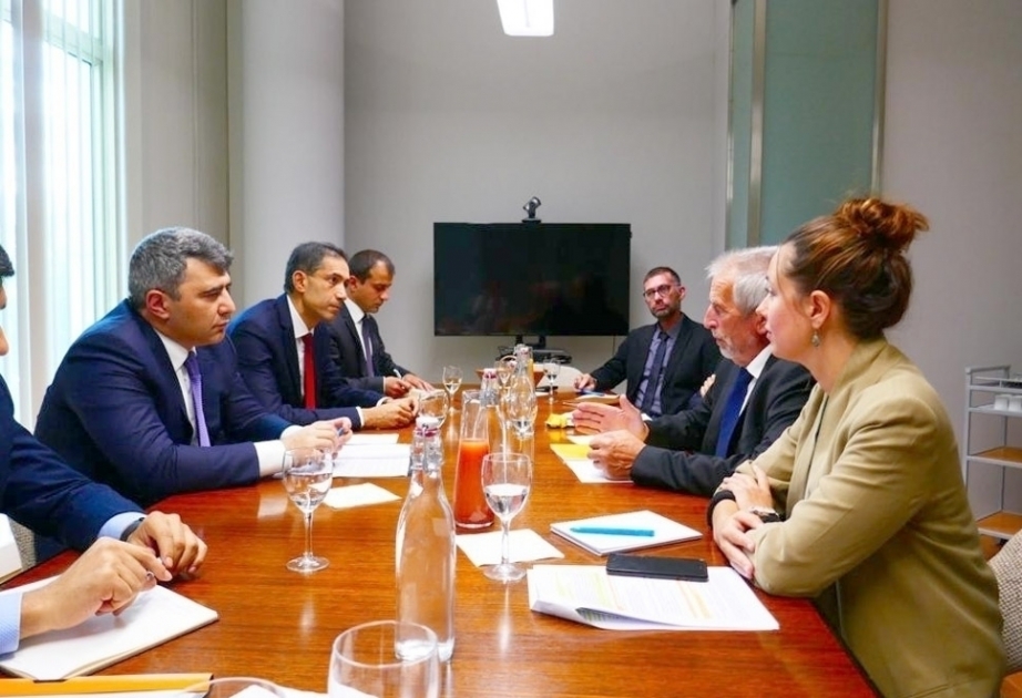 阿塞拜疆农业部长会见法国新阿基坦大区副区长和波尔多市市长