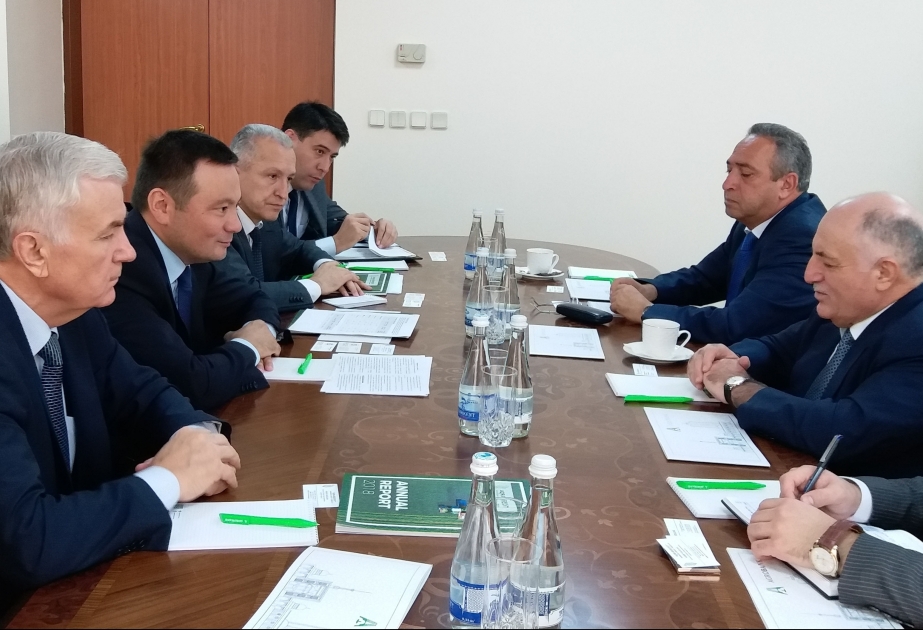 Se discutieron cuestiones de cooperación entre bancos azerbaiyanos y uzbekos
