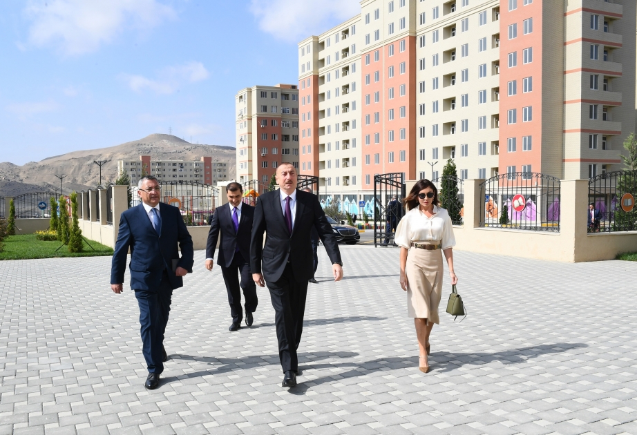 Präsident Ilham Aliyev weiht für Flüchtlingsfamilien gebauten Wohnkomplex “Gobu Park-2“ ein VIDEO