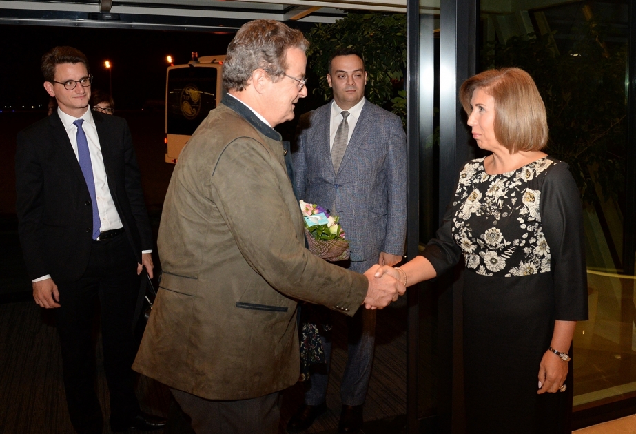 Presidente del Consejo de los Estados de Suiza arriba a Azerbaiyán