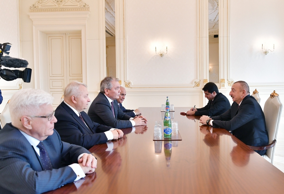 Presidente Ilham Aliyev acoge a la delegación rusa