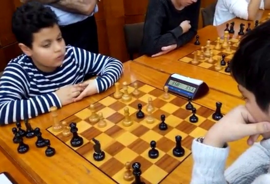 اللاعب الأذربيجاني الفتي يتصدر بطولة العالم للشطرنج