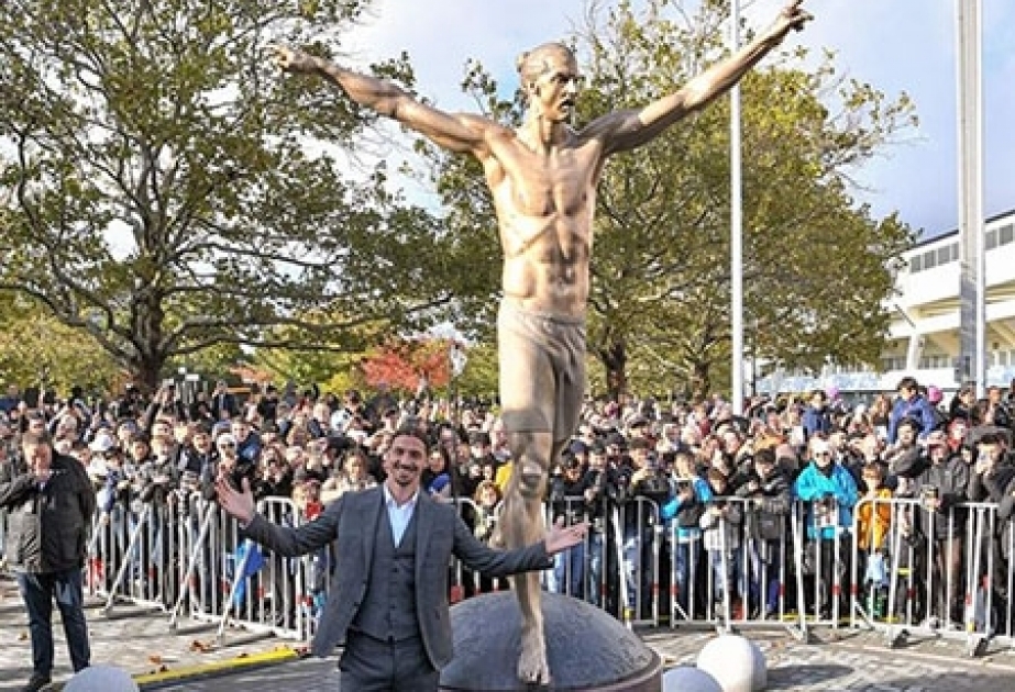 Ibrahimovic enthüllt gigantische Zlatan-Statue
