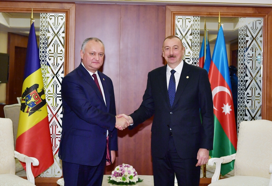 Presidentes de Azerbaiyán y Moldavia mantienen reunión en Asjabad