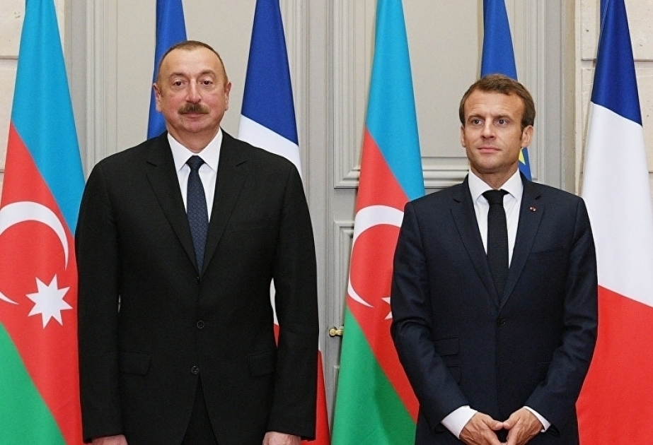 Ilham Aliyev sostiene conversación telefónica con el presidente francés, Emmanuel Macron