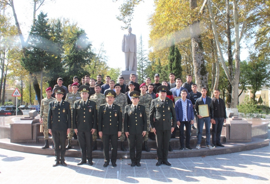 İsmayıllıda həqiqi hərbi xidmətini başa vurmuş gənclər təntənə ilə qarşılanıblar
